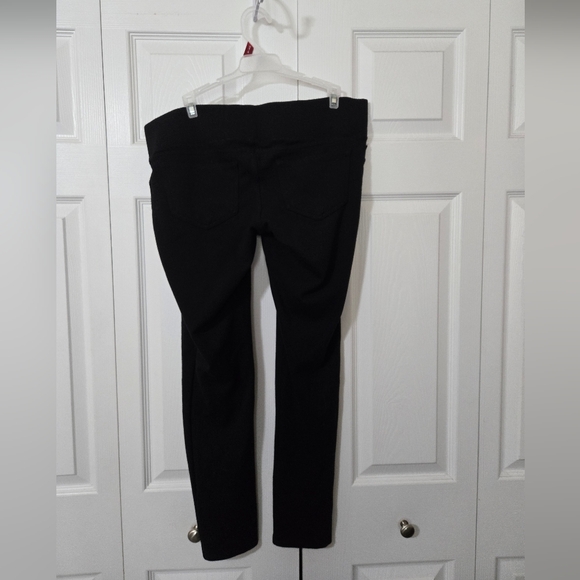 Isabel Maternity Black Leggings, Large, back pockets, EUC - Picture 2 of 8